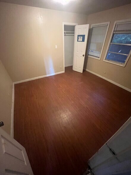 Building Photo - 8201 Bangle St