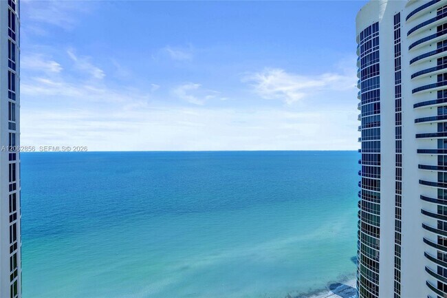 Building Photo - 16001 Collins Ave