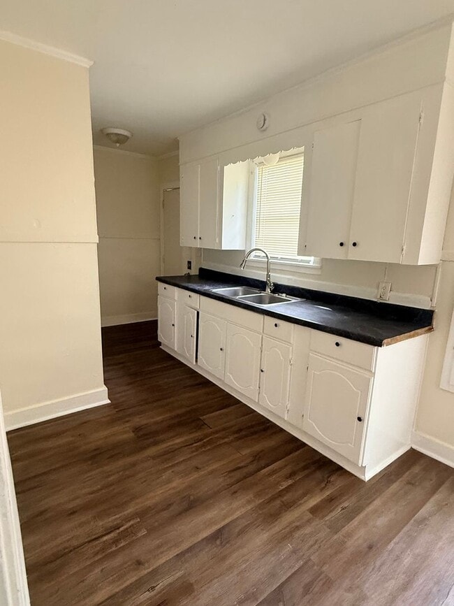 Building Photo - 2 Bedroom 1 Bathroom house In the Highland Historic District area