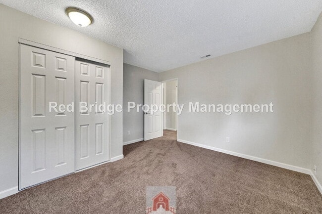 Building Photo - 17036 NE Oregon St
