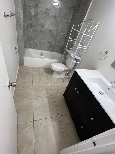 Building Photo - 3111 Oakland Shores Dr