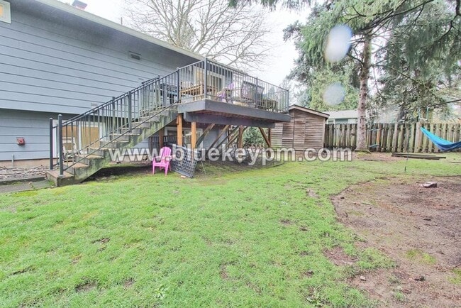 Building Photo - 4 Bed, 3 Bath  Split Level Home in Sherwood