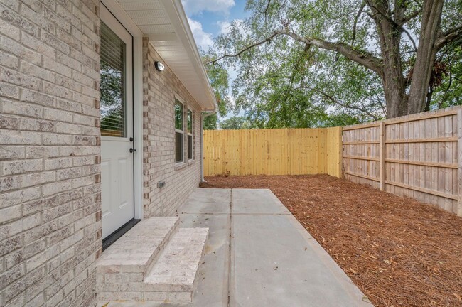 Building Photo - Brand New Modern Townhome