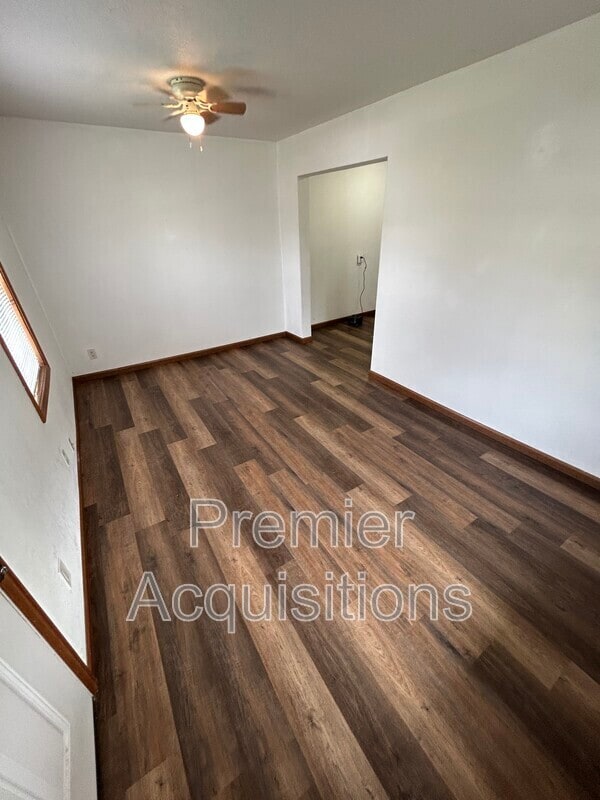 Building Photo - 208 E Bland St