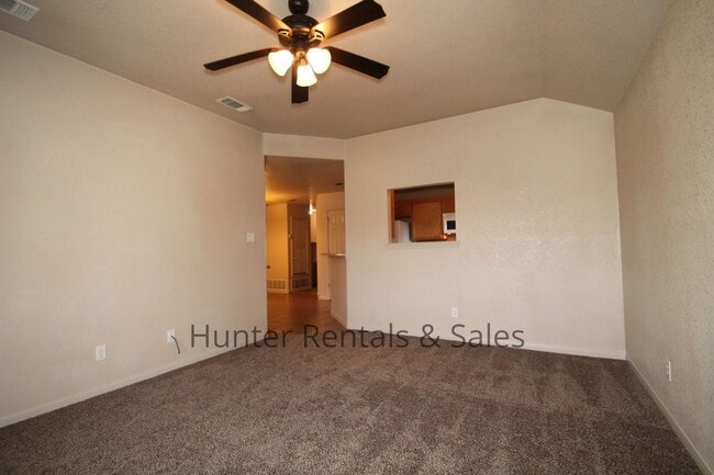 Building Photo - Live in Style!