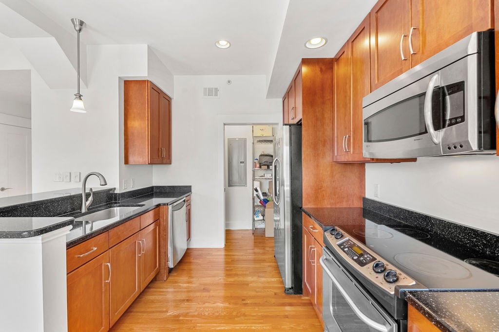 Building Photo - 531 S Gay St