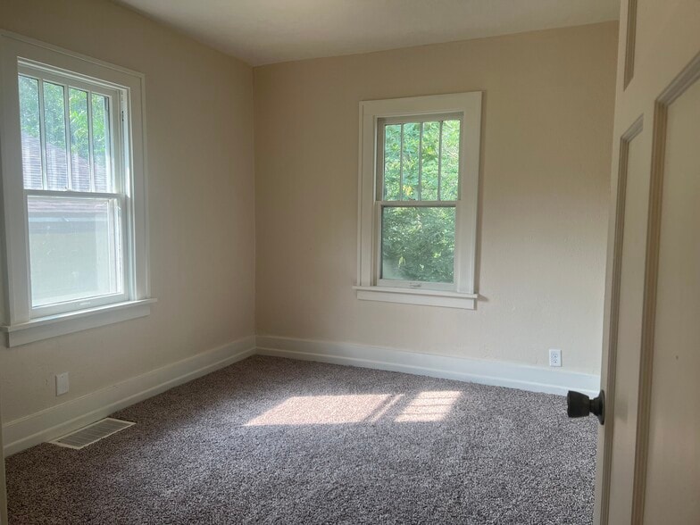 Building Photo - 1819 W Horne Ave