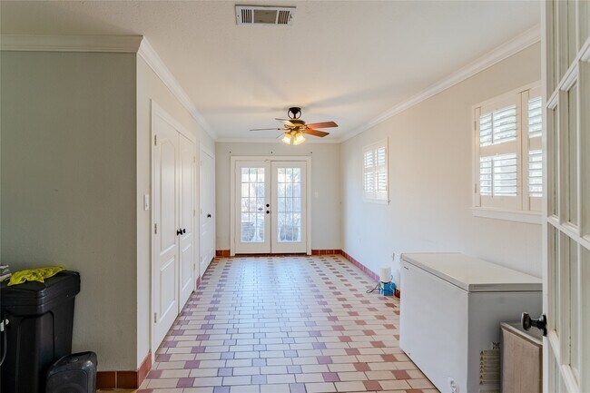 Building Photo - 11407 Iberia Dr