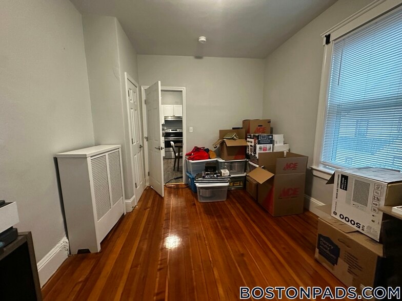 Building Photo - 108 Callender St