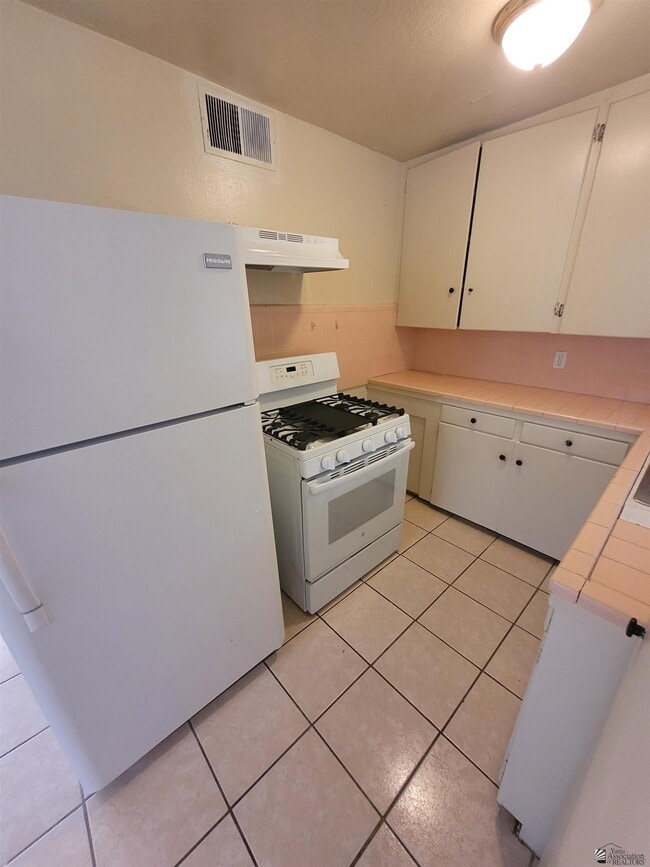 Building Photo - 276 S 17th Ave