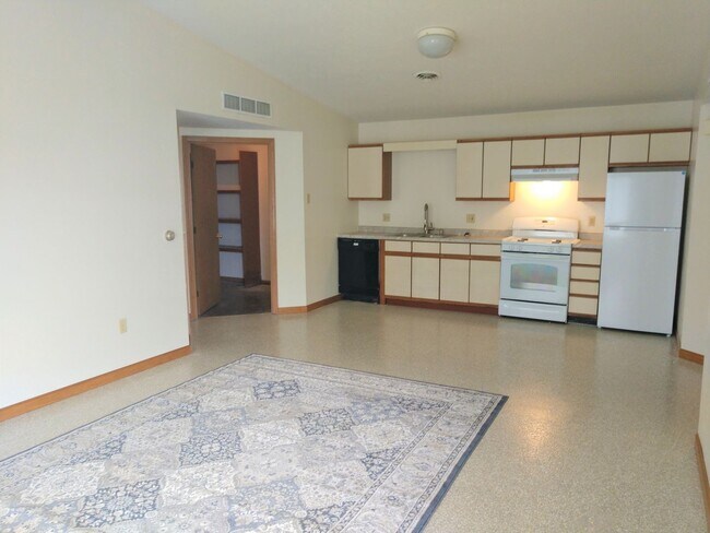 Building Photo - 212 S Silverwood Ln