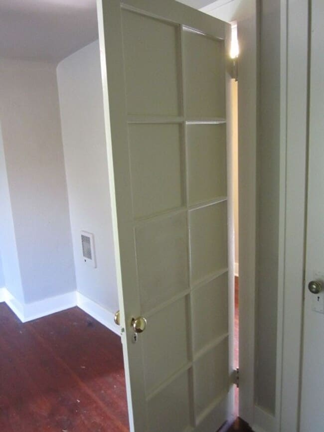 Building Photo - Cute Newley Remodeled 3 BD in Aloha!!