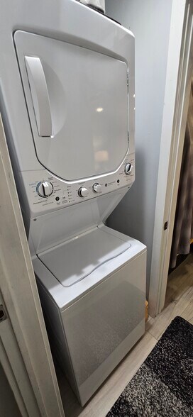 Building Photo - 2315 E Westmoreland St