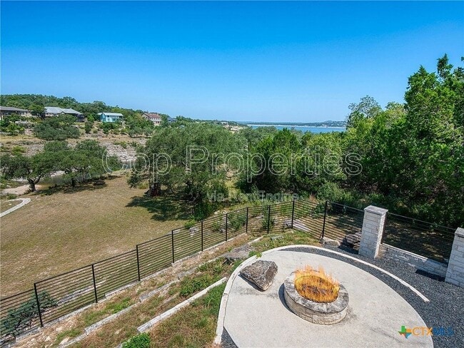 Building Photo - 321 Village View Dr