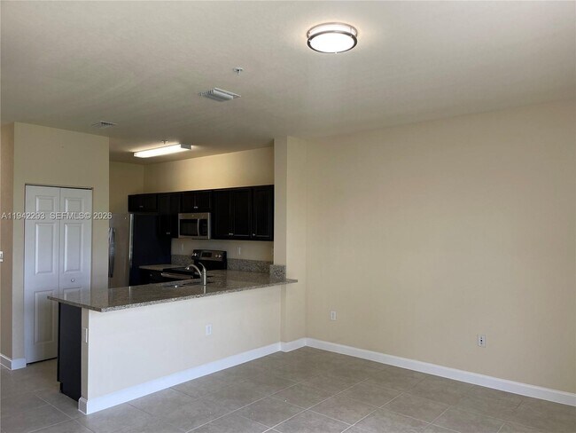 Building Photo - 134 SE 28th Ter