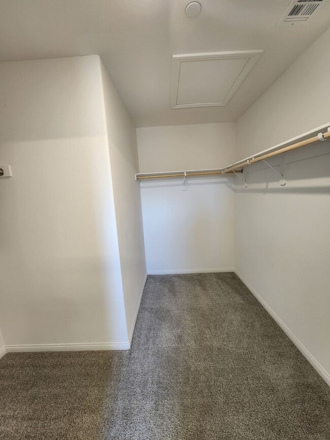 Building Photo - Modern Comfort Meets Vegas Vibes! – Utilit...