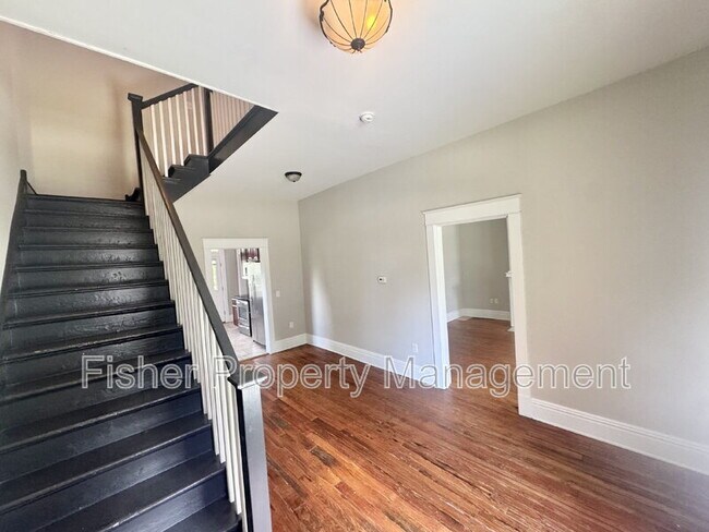 Building Photo - 411 W 26th St