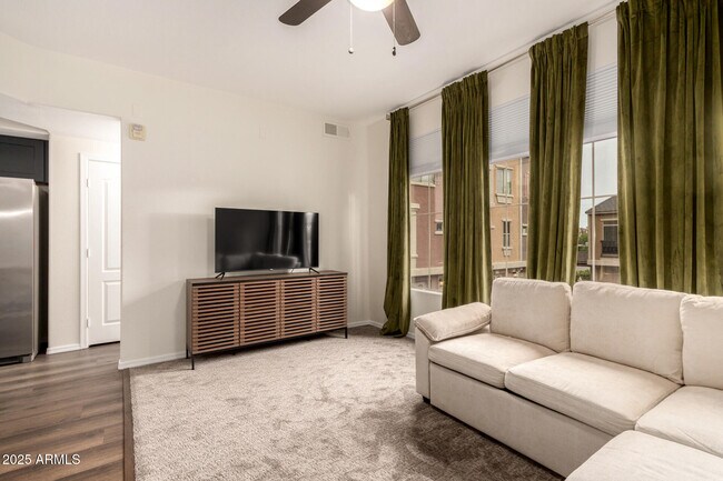 Building Photo - 240 W Juniper Ave