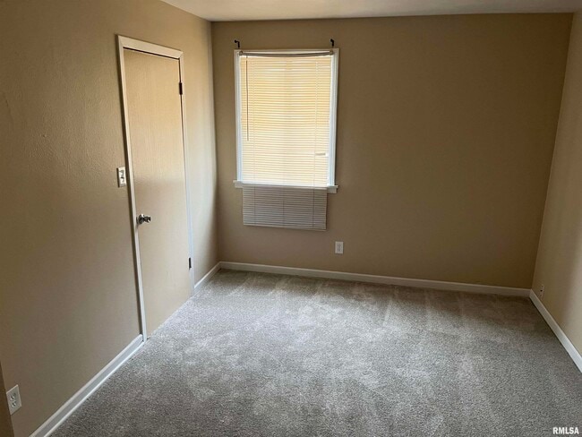 Building Photo - 1304 W Jeth Ct