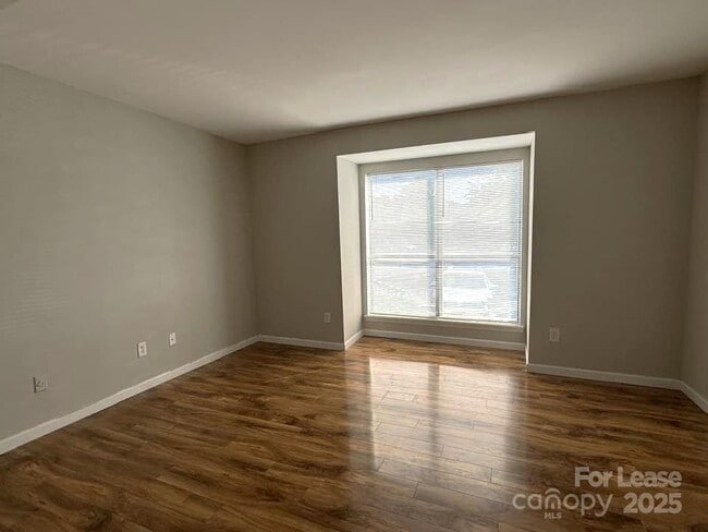Building Photo - 11157 Harrowfield Rd