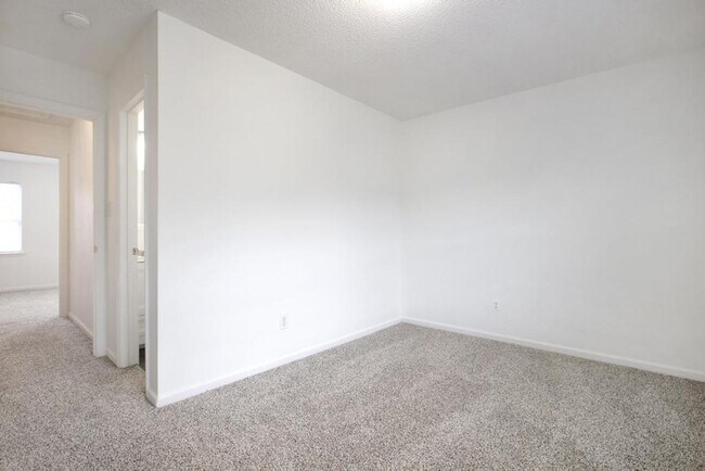 Building Photo - An adorable home! Pets Welcome!