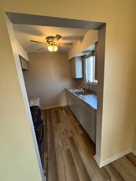 Building Photo - 224 Montana Ave