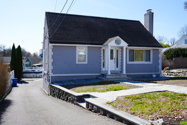 Primary Photo - 5 Nash Pl