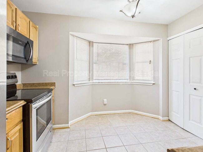 Building Photo - 1055 Old Denbigh Blvd