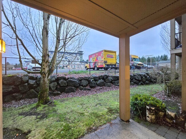 Building Photo - 1 Bedroom 1 Bathroom Condo in Bothell - Pet Friendly!