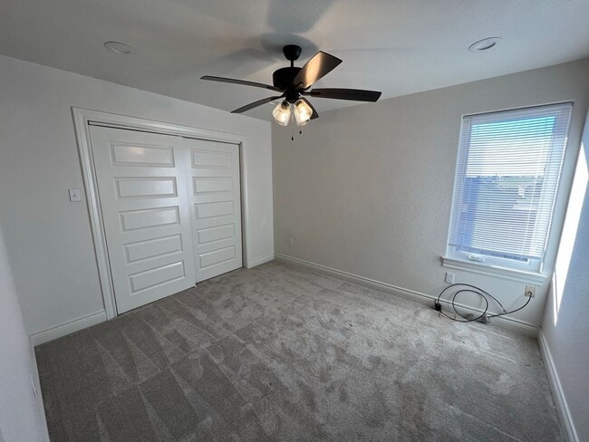 Building Photo - Easy Living with AMRR: Beautiful 4-Bedroom Home Near HEB