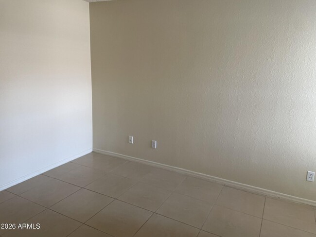 Building Photo - 1532 E El Parque Dr