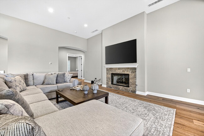 Building Photo - 55120 Autumn Valley Ct