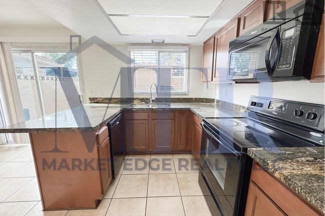 Building Photo - 2Bed/1.5Bath Townhome at Glendale/43rd Ave! $399 MOVE-IN SPECIAL! Ready for Immediate Move-In!