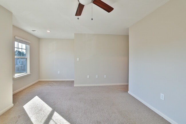 Building Photo - 6393 Rainbow Row