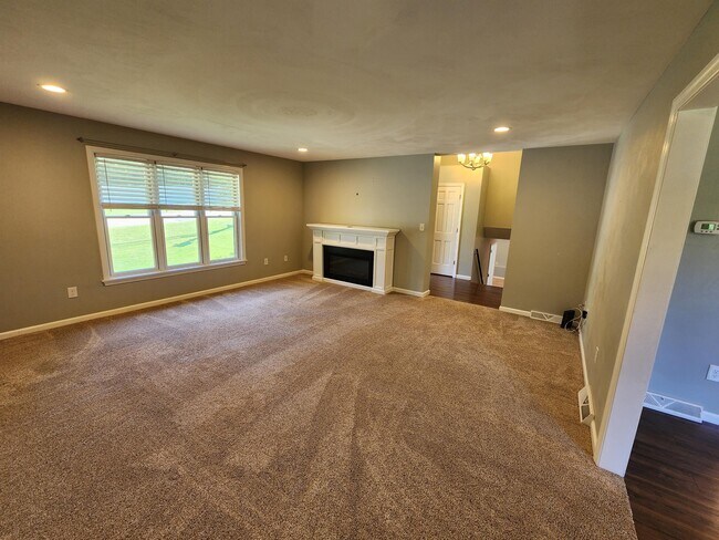 Building Photo - 13894 US-30