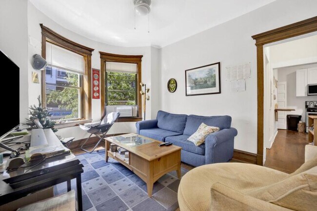 Primary Photo - 3 bedroom in Chicago IL 60613