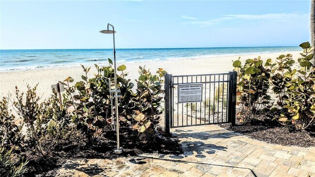 Building Photo - 3240 Gulf of Mexico Dr