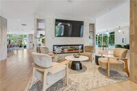 Building Photo - 160 School St