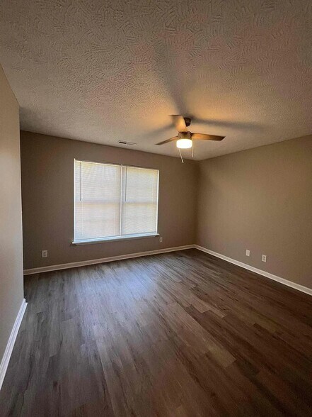 Building Photo - 2117 W Burnett Ave