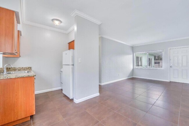 Building Photo - 521 NE 82nd Terrace