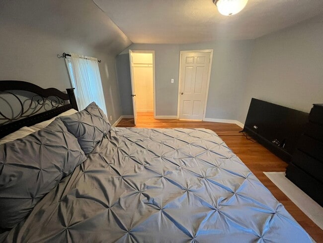 Building Photo - Beautiful, Single Family Colonial for Rent in Springfield!