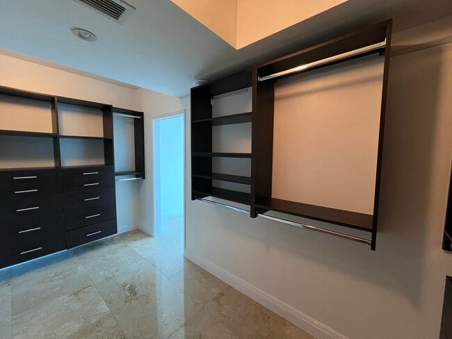 Building Photo - 1331 Brickell Bay Dr