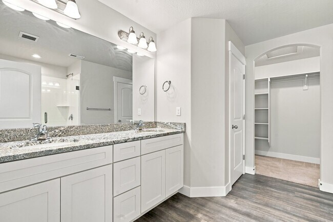Building Photo - Great 3 Bed 3.5 Bath Townhome in Bluffdale!!