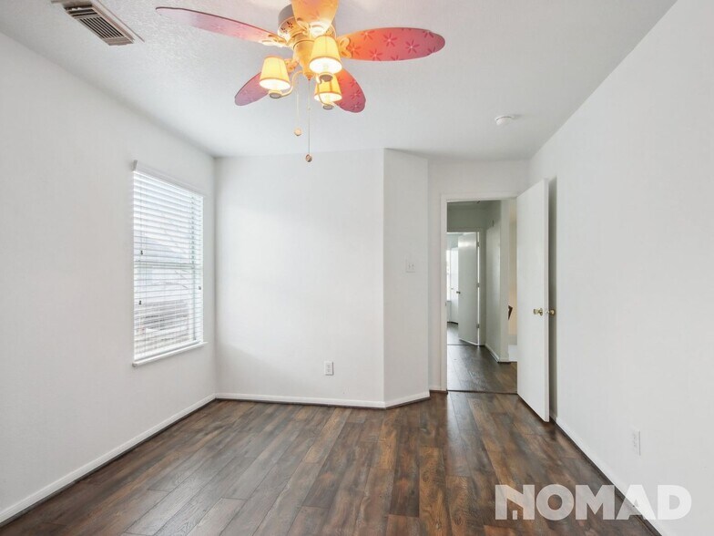 Building Photo - 18518 Knob Hill Lake Ln