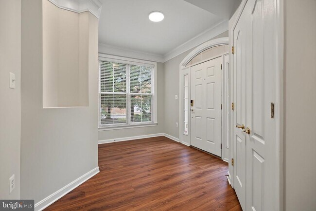 Building Photo - 5256 Bessley Pl
