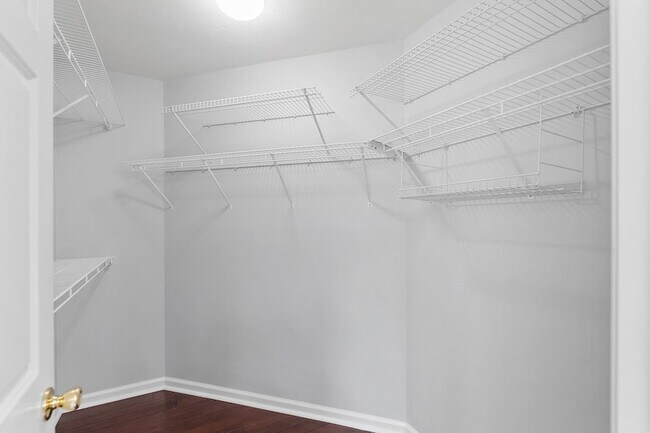 Building Photo - 2521 Heathrow Dr