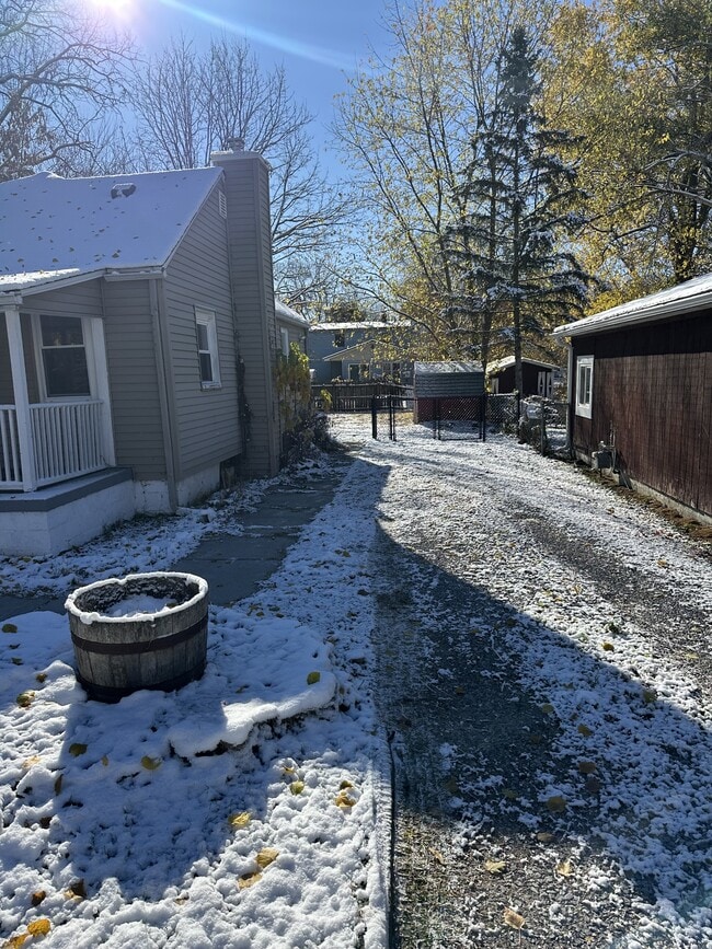 Building Photo - 215 Dunlap St