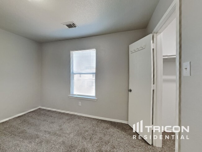 Building Photo - 12439 Sterlingstone Dr