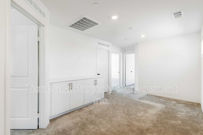 Building Photo - 1816 Tapaderos St