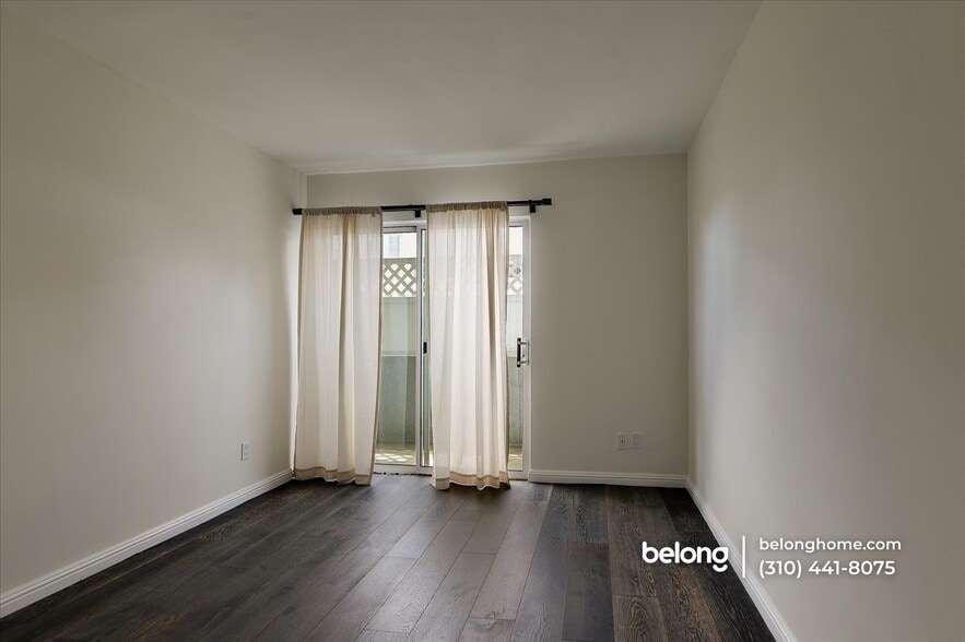 Building Photo - 2223 S Bentley Ave